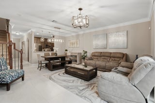 Photo of Listing #R11158357