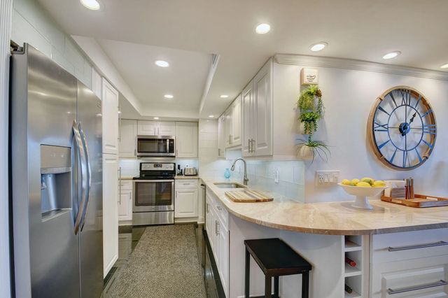 3 of 23 - 5600 N Flagler Drive #307, West Palm Beach, FL
