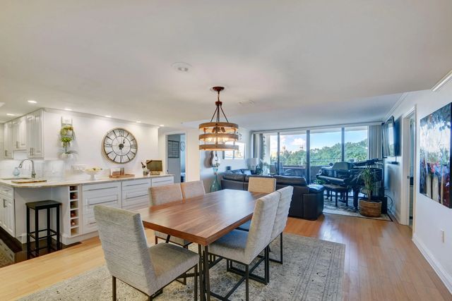 5 of 23 - 5600 N Flagler Drive #307, West Palm Beach, FL
