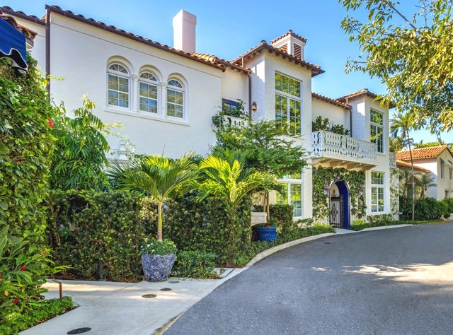 238 Phipps Plaza, Palm Beach
