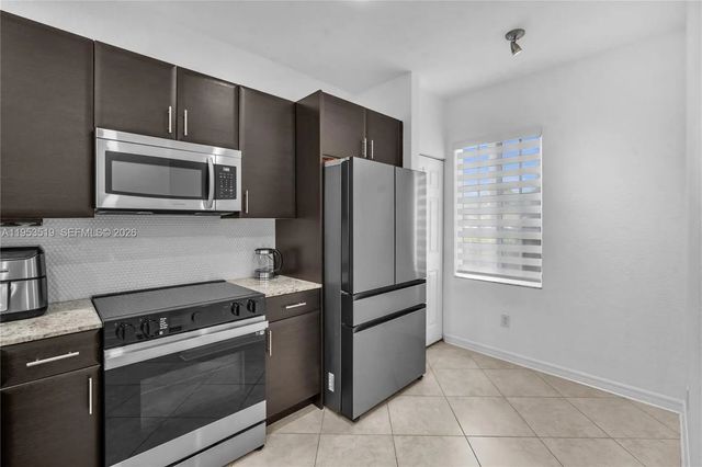 3 of 37 - 121 Nw 2nd Avenue #4, Hallandale Beach, FL
