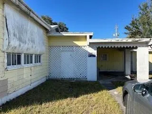 2 of 2 - 602 W Midway Road, Fort Pierce, FL