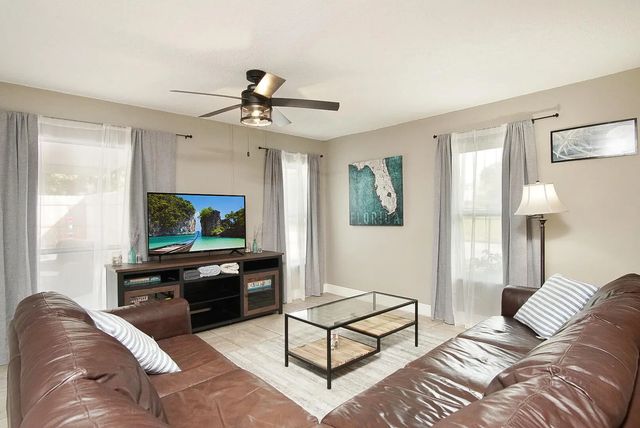 4 of 34 - 1002 Avenue E E, Fort Pierce, FL