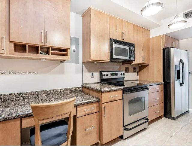 3 of 15 - 4001 Hillcrest Drive #914, Hollywood, FL