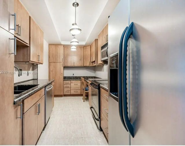 4 of 15 - 4001 Hillcrest Drive #914, Hollywood, FL