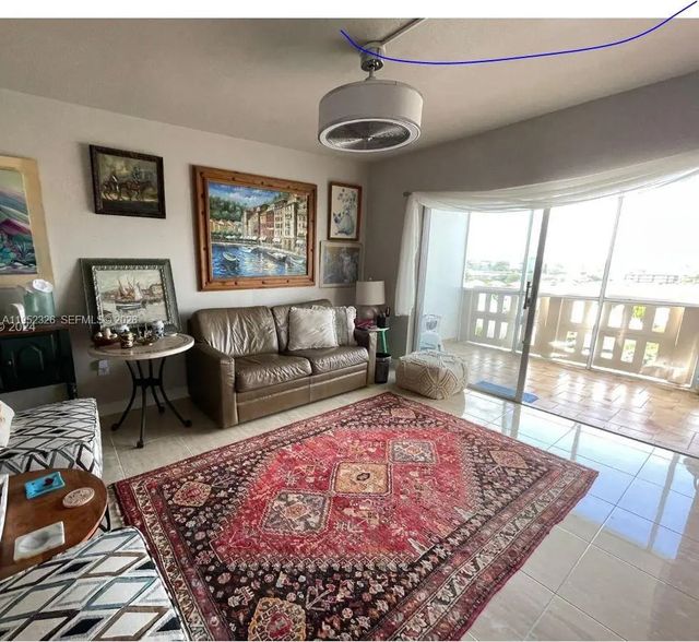 5 of 15 - 4001 Hillcrest Drive #914, Hollywood, FL