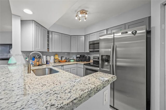 8058 Nw 15th Manor #8058, Plantation
