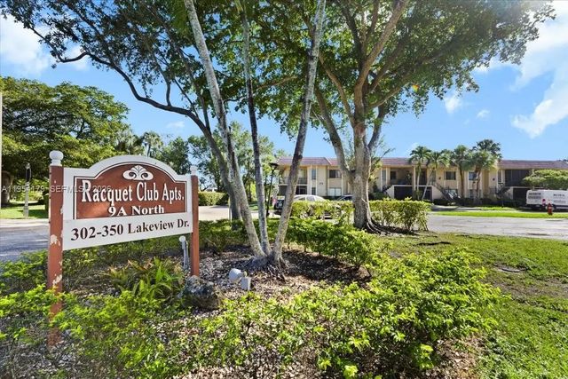 302 Lakeview Drive #203, Weston