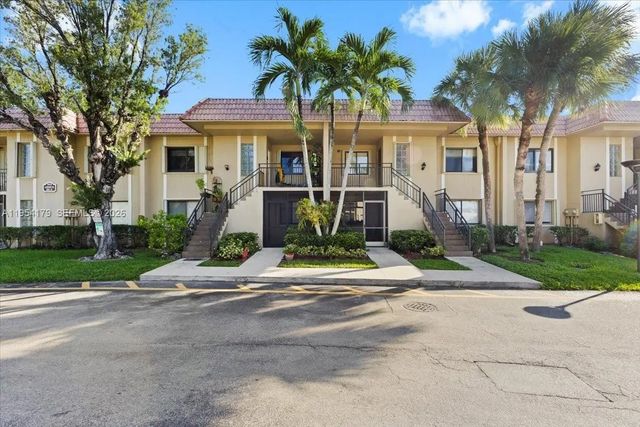 3 of 28 - 302 Lakeview Drive #203, Weston, FL