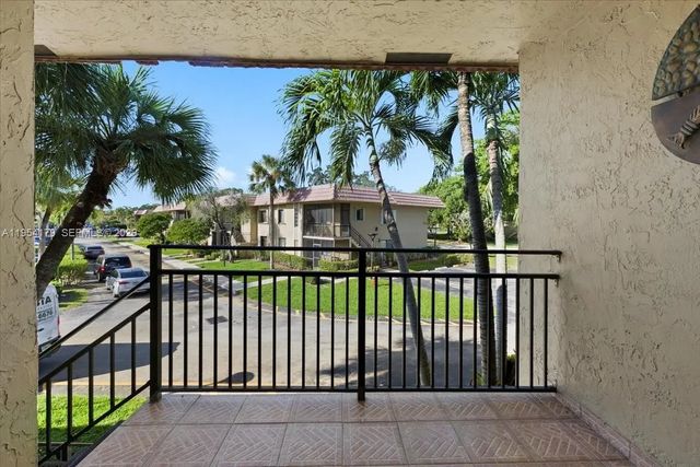 4 of 28 - 302 Lakeview Drive #203, Weston, FL