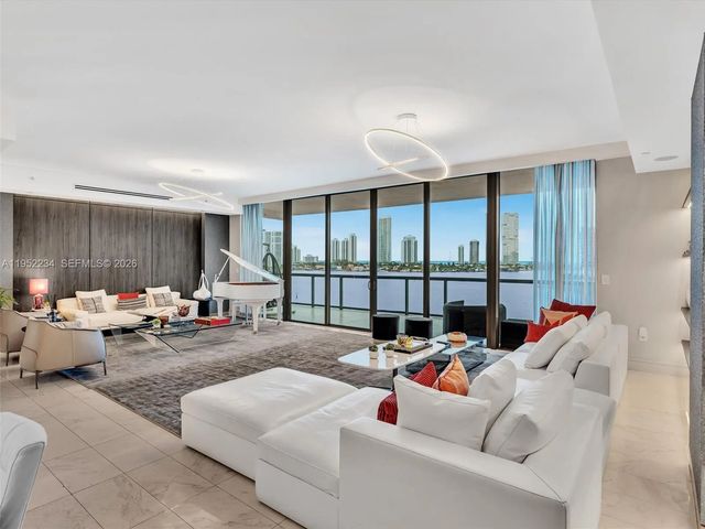 3300 Ne 188th Street #718, Aventura