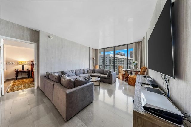 4 of 25 - 68 Se 6th Street #3309, Miami, FL