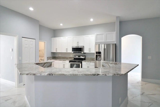 Photo of Listing #R11158550