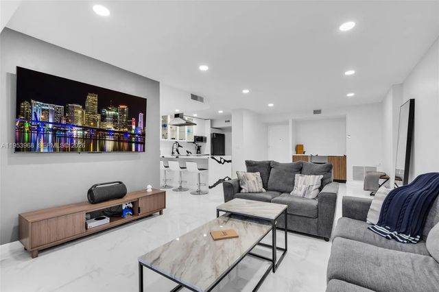 3800 Hillcrest Drive #203, Hollywood