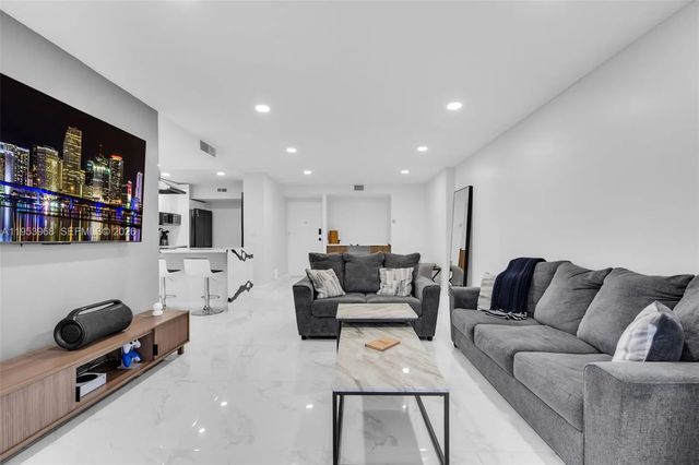 4 of 45 - 3800 Hillcrest Drive #203, Hollywood, FL