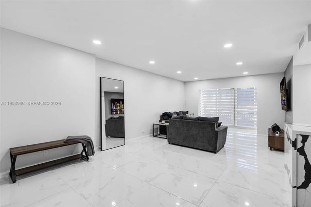 5 of 45 - 3800 Hillcrest Drive #203, Hollywood, FL