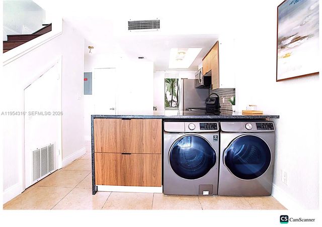 3 of 43 - 1531 Se 15th Street #5, Fort Lauderdale, FL