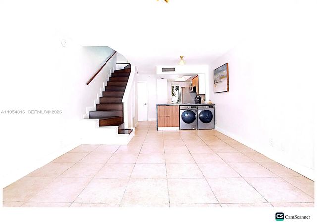 5 of 43 - 1531 Se 15th Street #5, Fort Lauderdale, FL