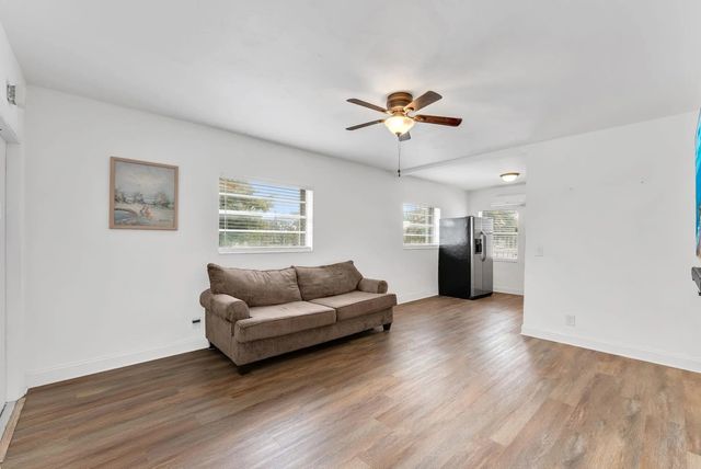 4 of 29 - 7401 Pines Boulevard #201, Pembroke Pines, FL