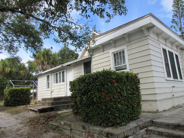 4 of 8 - 603 Avenue Avenue E, Fort Pierce, FL