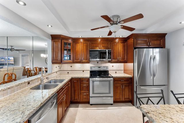 5 of 30 - 3930 Inverrary Boulevard #505-d, Lauderhill, FL
