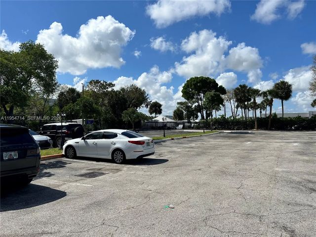 3 of 29 - 4121 Nw 5th Street #100, Plantation, FL