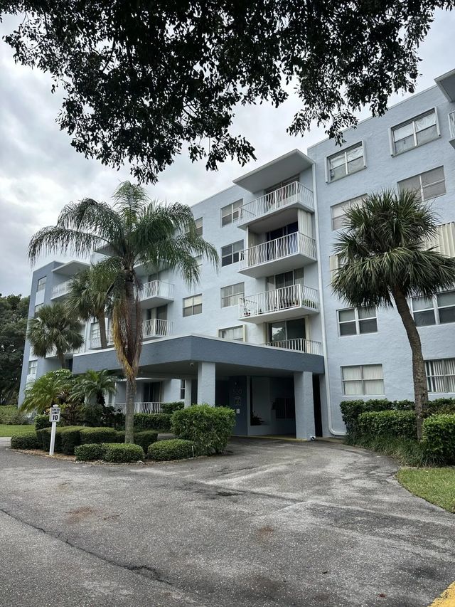 2 of 9 - 500 Executive Center Drive #3h, West Palm Beach, FL