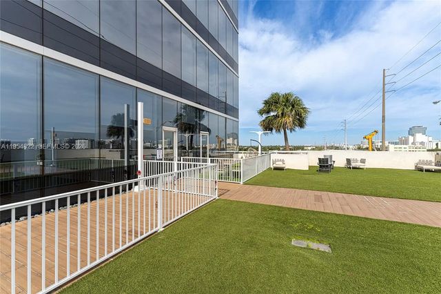 4 of 33 - 20200 W Dixie Highway #903, Miami, FL