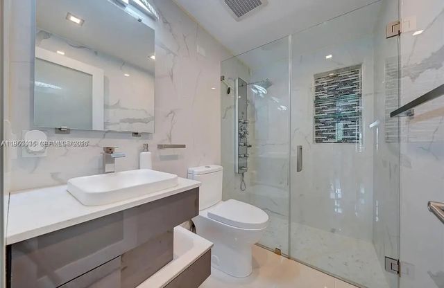 3 of 16 - 801 E 16th Place, Hialeah, FL