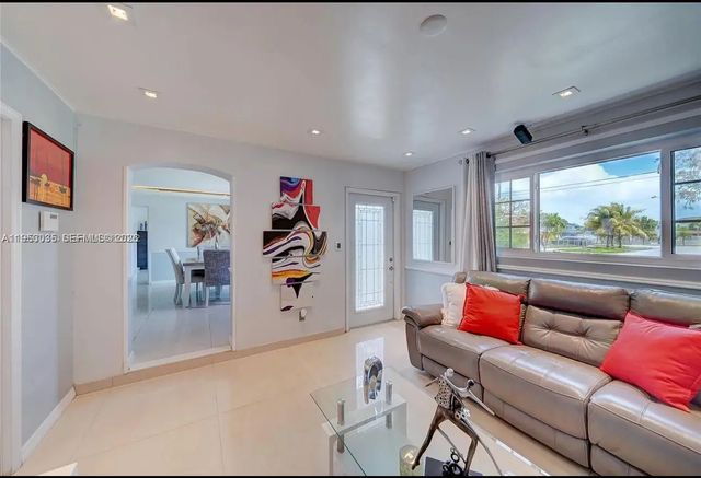 5 of 16 - 801 E 16th Place, Hialeah, FL