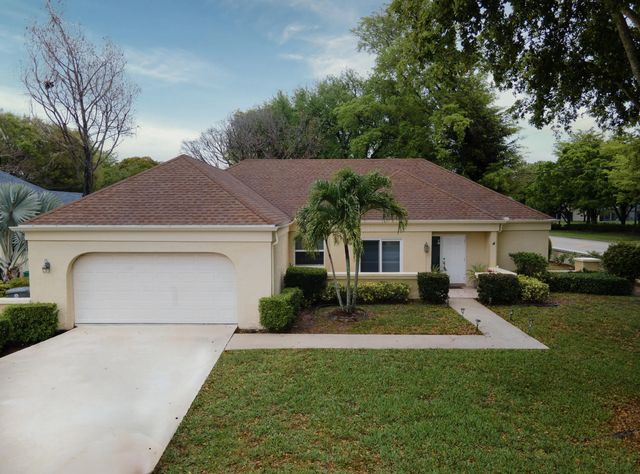 10195 Greentrail Drive, Boynton Beach