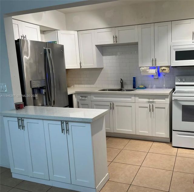 2702 Pierce Street #5, Hollywood