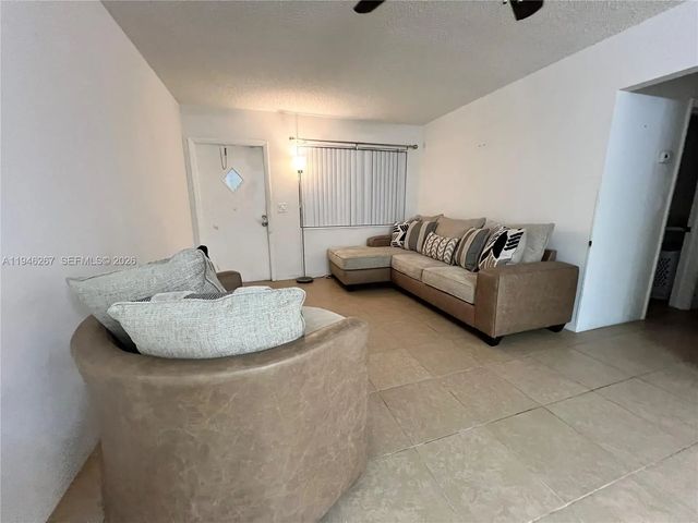 3 of 23 - 2702 Pierce Street #5, Hollywood, FL