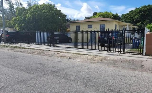 2729 Nw 47th Street, Miami