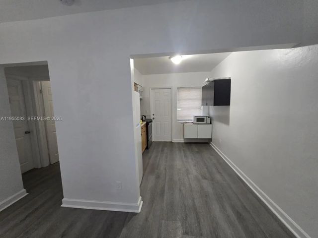 3 of 25 - 2729 Nw 47th Street, Miami, FL