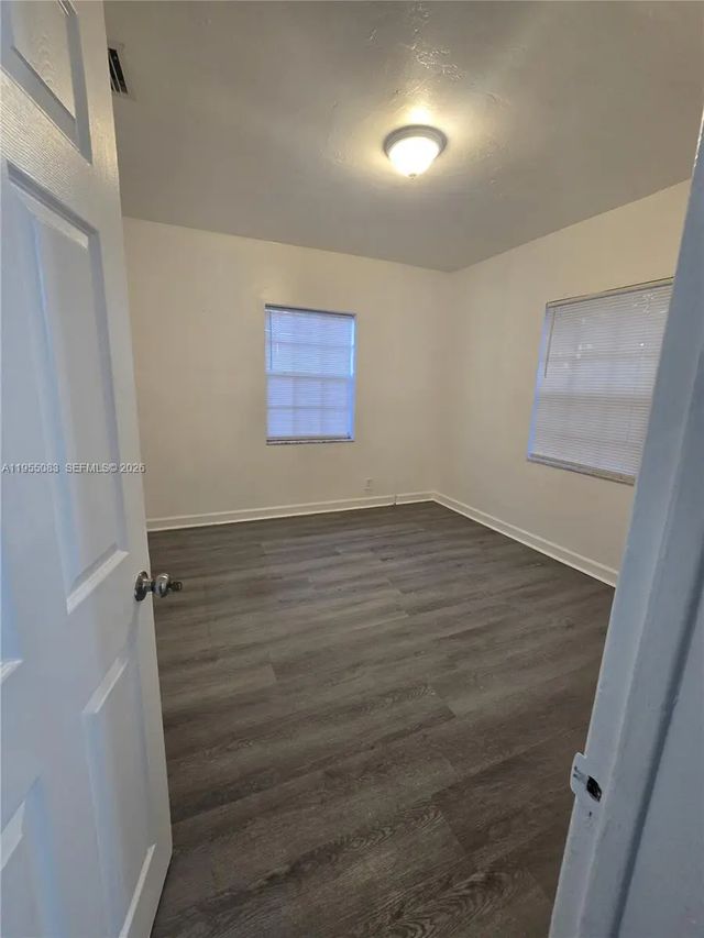 5 of 25 - 2729 Nw 47th Street, Miami, FL