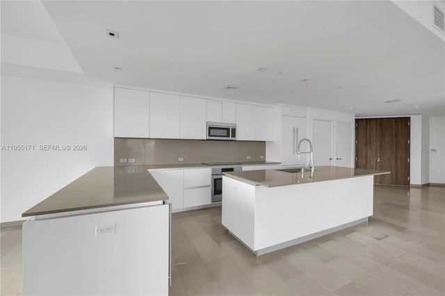 2 of 47 - 88 Sw 7th Street #3711, Miami, FL