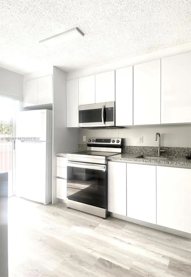 4 of 16 - 2575 Sw 27th Avenue #210, Miami, FL