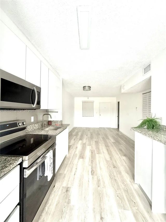 5 of 16 - 2575 Sw 27th Avenue #210, Miami, FL
