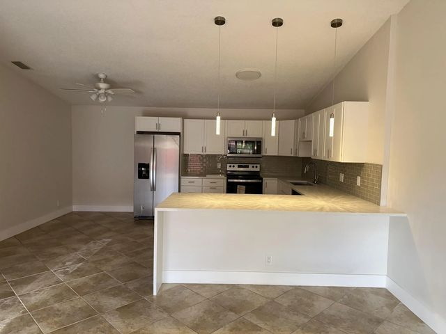 5 of 41 - 4326 Woodstock Drive #c, West Palm Beach, FL