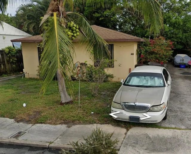 2 of 10 - 325 Conniston Road, West Palm Beach, FL