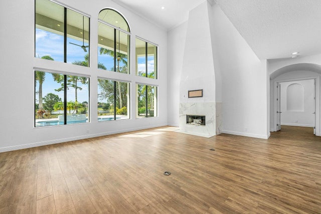 Photo of Listing #R11159024