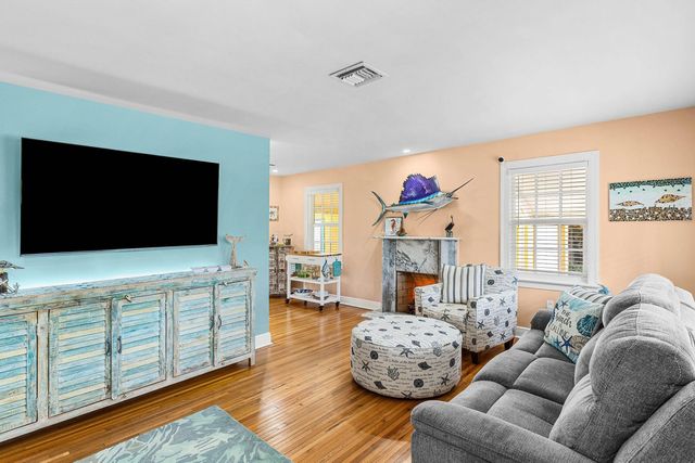 4 of 39 - 411 3rd Avenue N, Lake Worth Beach, FL