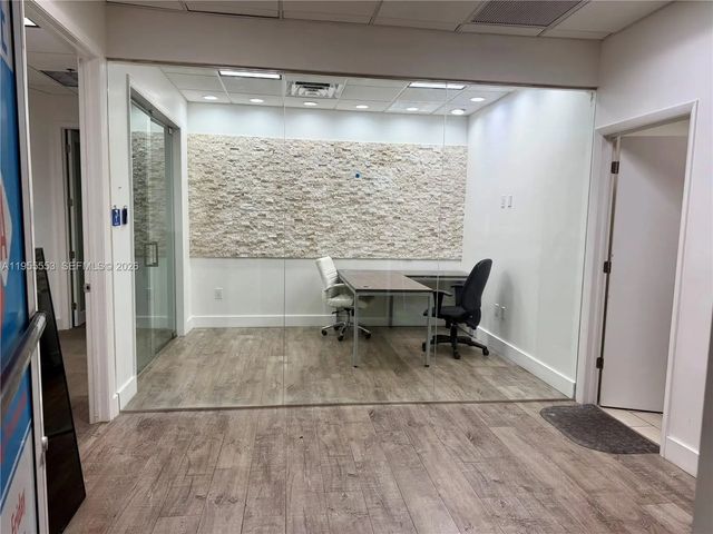 7500 Nw 25th Street #205, Miami