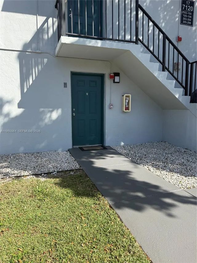 7120 Nw 179th Street #105, Hialeah