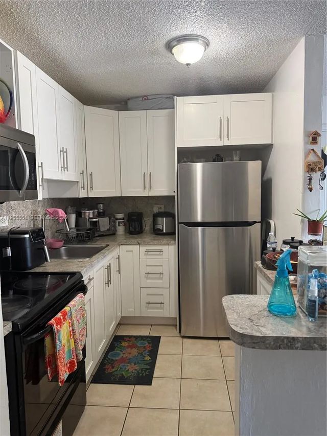 3 of 7 - 7120 Nw 179th Street #105, Hialeah, FL