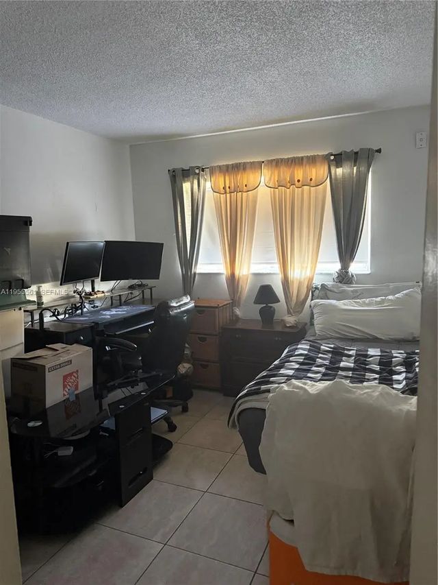 4 of 7 - 7120 Nw 179th Street #105, Hialeah, FL