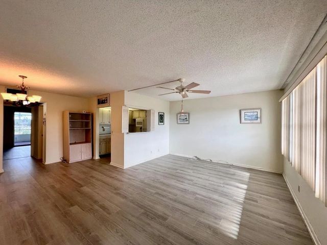 3 of 7 - 434 Southampton B, West Palm Beach, FL