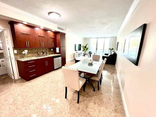 4 of 15 - 3801 S Ocean Drive #2c, Hollywood, FL
