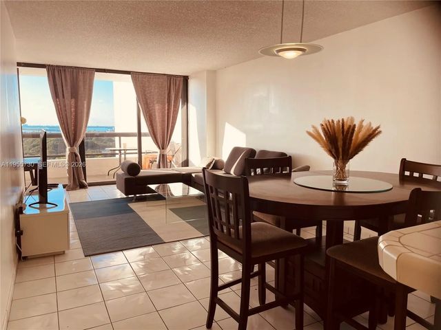 2 of 24 - 2555 Collins Avenue #1804, Miami Beach, FL